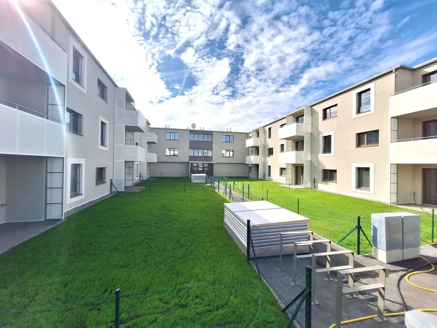 NEU ERBAUTE MIETWOHNUNGEN MIT KAUFOPTION AM STADTRAND