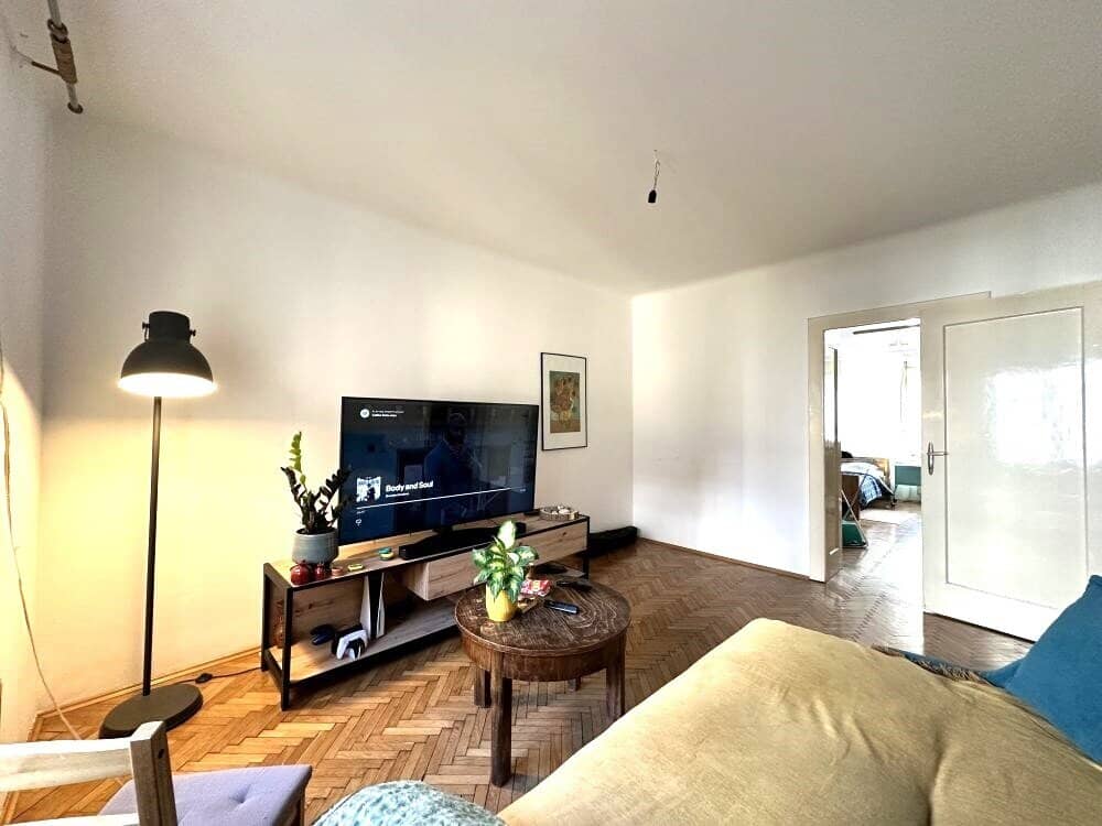 Schöne Altbauwohnung mit 2-Zimmer-Wohnung mit separater Küche in Grazer Innenstadt Lage - fünf Gehminuten vom Grazer Hautplatz entfernt - provisionsfrei