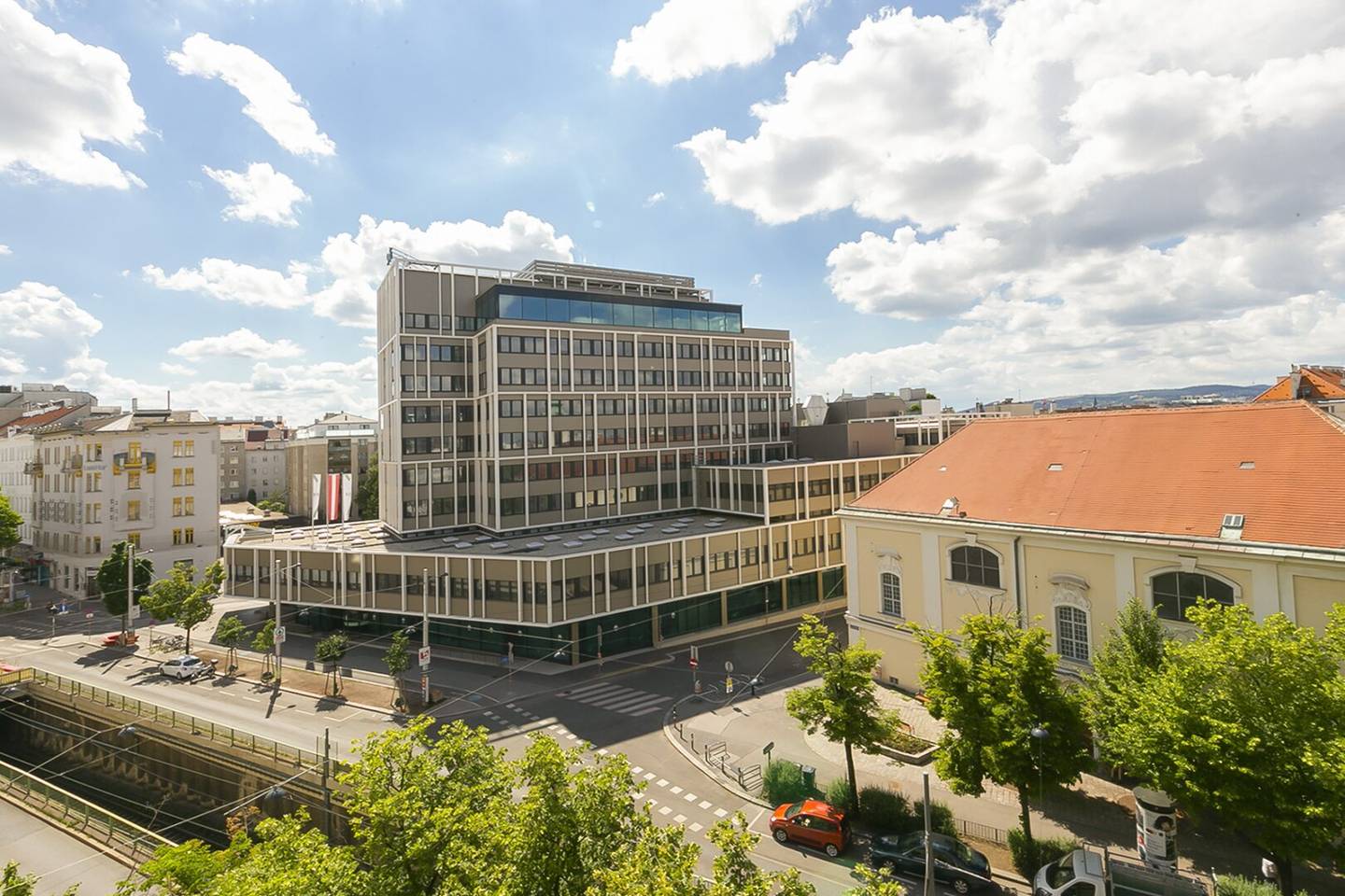Wiedner Hauptstraße - 2 Zimmer Altbau mit Loggia zu vermieten