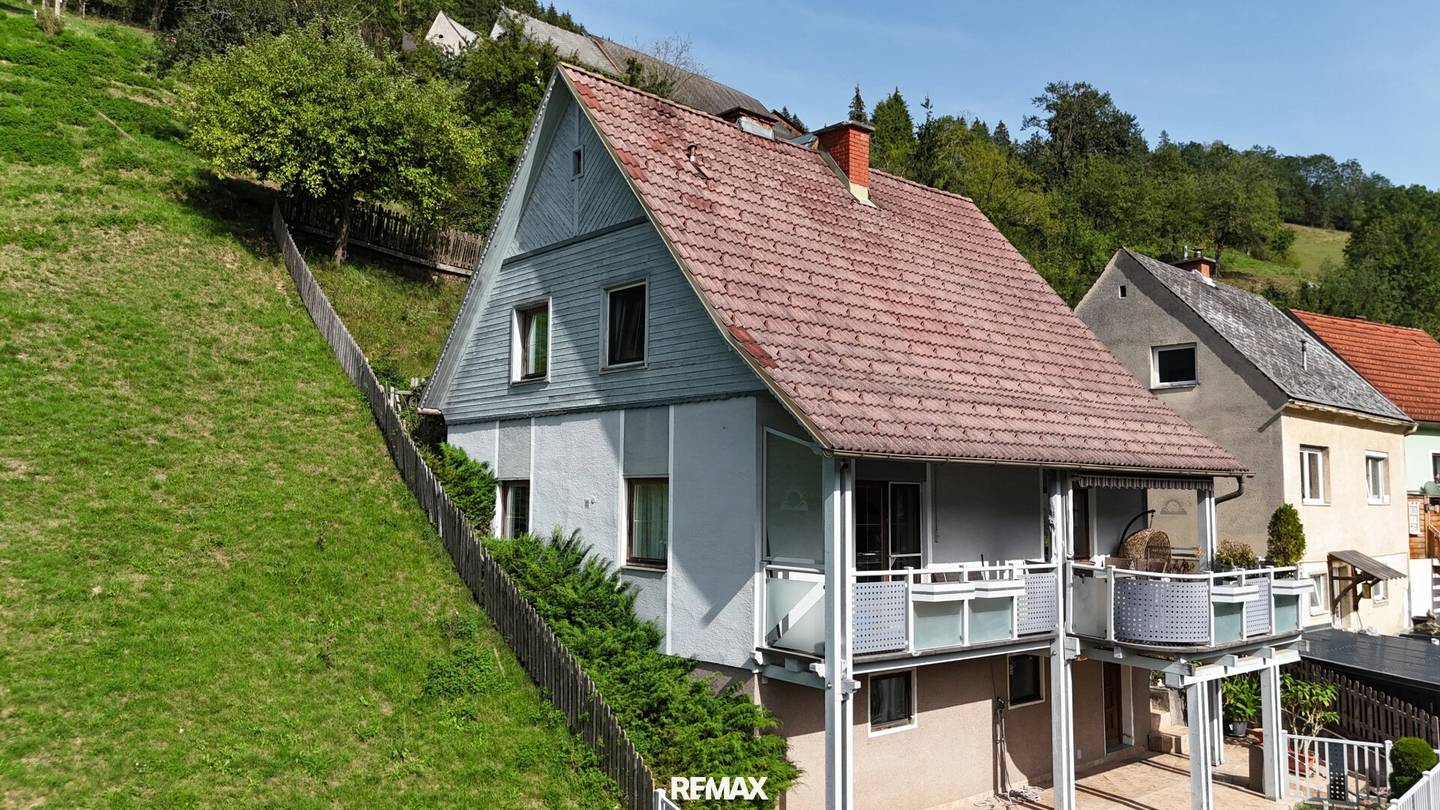 Großzügiges Einmalilienhaus in sonniger Hanglage, Garage & Balkon – Ihr neues zu Hause wartet!