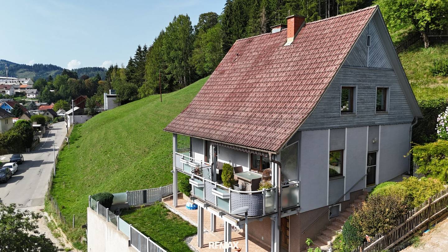 Großzügiges Einmalilienhaus in sonniger Hanglage, Garage & Balkon – Ihr neues zu Hause wartet!
