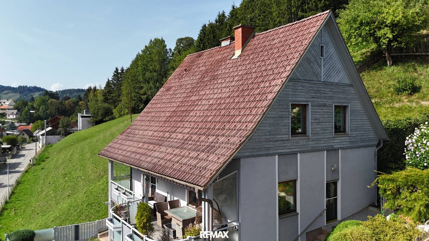 Großzügiges Einmalilienhaus in sonniger Hanglage, Garage & Balkon – Ihr neues zu Hause wartet!