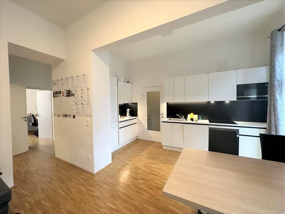 Provisionsfrei - Wunderschöne, sanierte 3-Zimmer-Wohnung mit Terrasse und Garten in zentraler Lage – WG-geeignet
