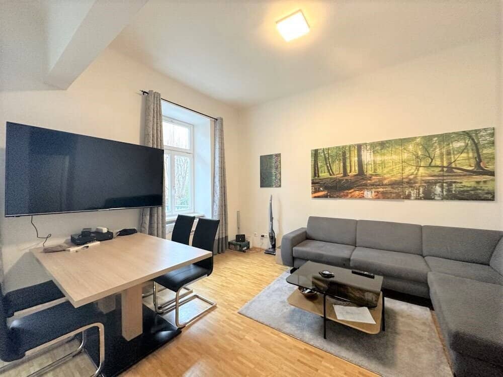 Provisionsfrei - Wunderschöne, sanierte 3-Zimmer-Wohnung mit Terrasse und Garten in zentraler Lage – WG-geeignet