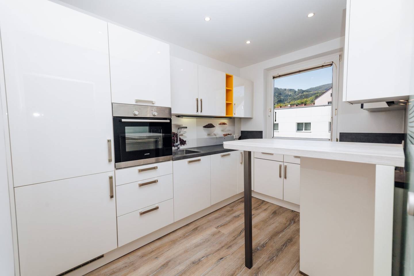 I MURPROMENADE I BADEWANNE I DESIGN-KÜCHE I BALKON I HAUSTIERE WILLKOMMEN I MODERN SANIERT I PARKPLATZ I AB SOFORT VERFÜGBAR I