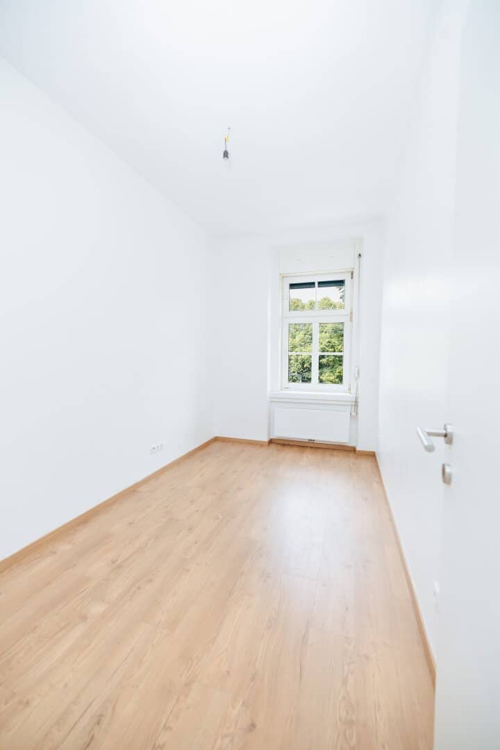 WOW I AB SOFORT I BAHNHOFSNÄHE I BALKON I WG-GEEIGNET I 1. STOCK MIT LIFT I HAUSTIERE WILLKOMMEN I LICHTDURCHFLUTET I DUSCHE & ECKBADEWANNE I PROJEKT WOHNEN I