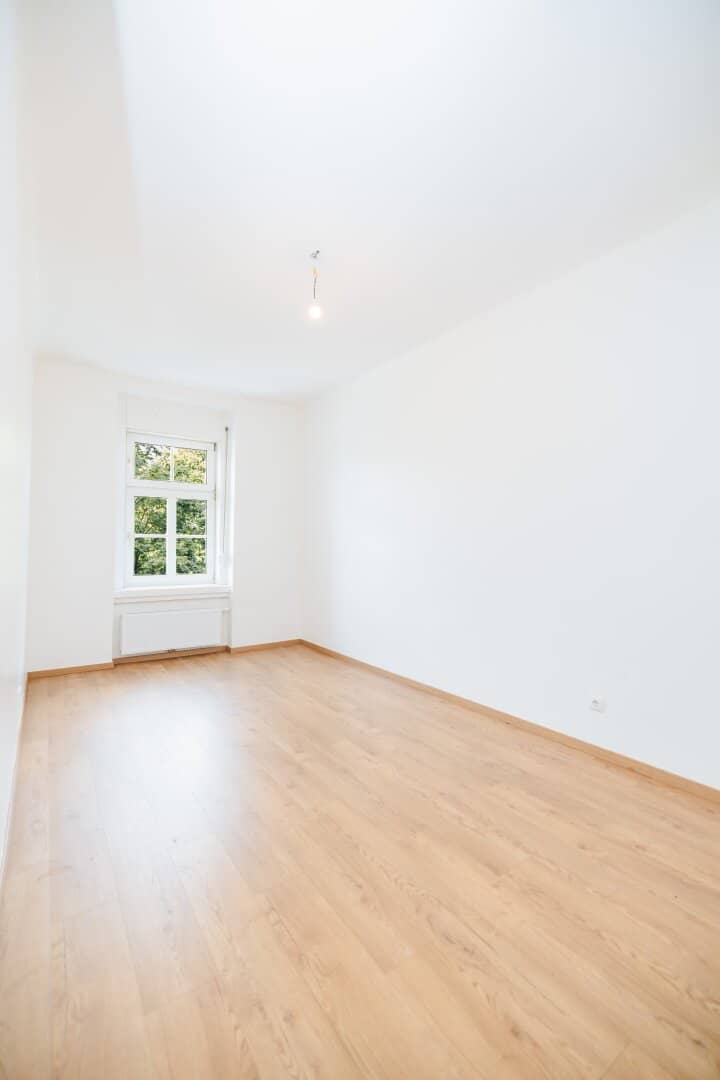 WOW I AB SOFORT I BAHNHOFSNÄHE I BALKON I WG-GEEIGNET I 1. STOCK MIT LIFT I HAUSTIERE WILLKOMMEN I LICHTDURCHFLUTET I DUSCHE & ECKBADEWANNE I PROJEKT WOHNEN I