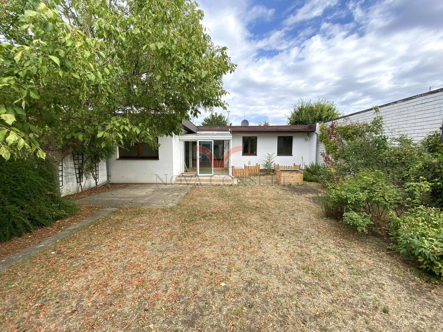 Beliebter Südstadtbungalow mit Wintergarten und Garage!
