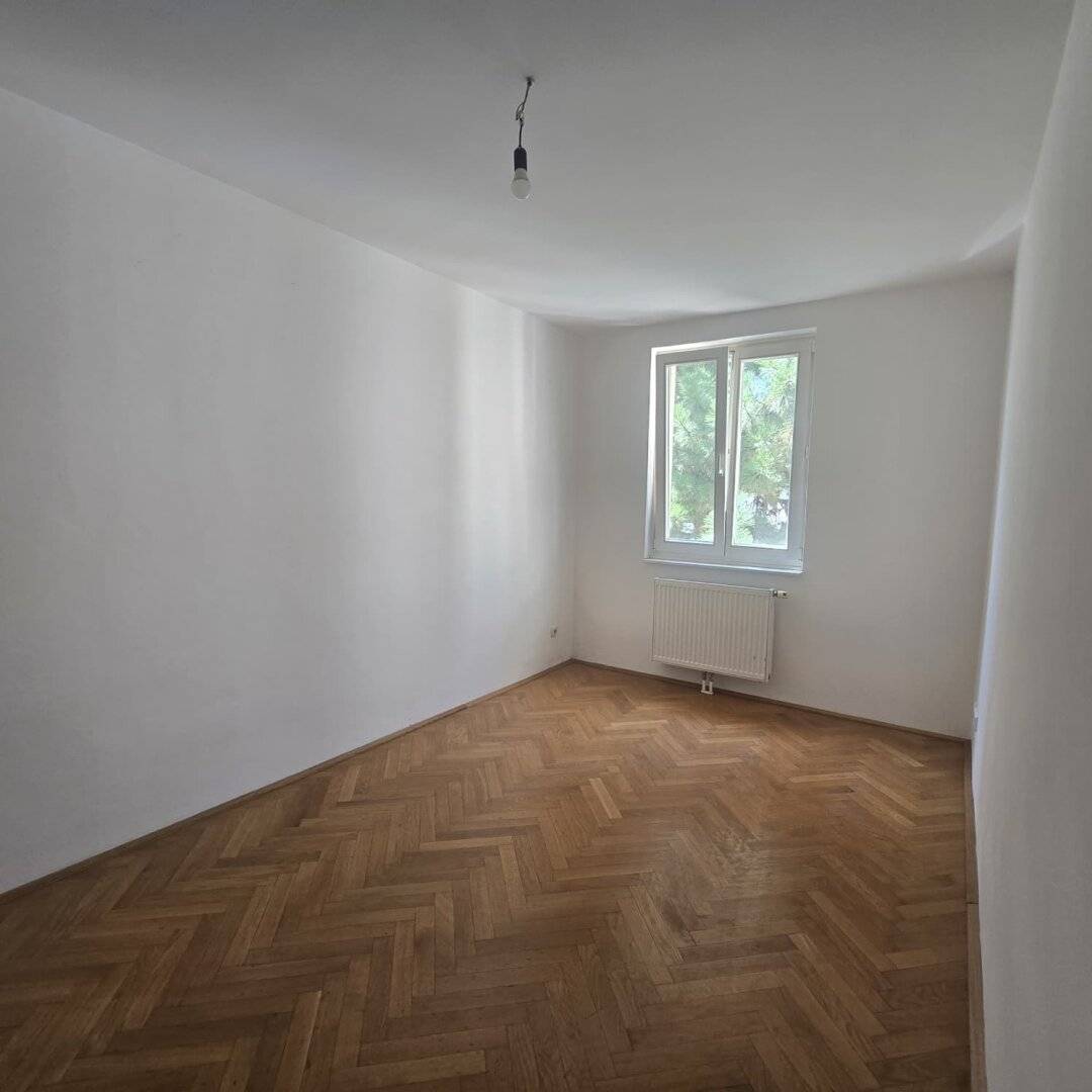 Moderne, sher helle Wohnung mit hofseitigem Balkon - Nähe Favoritenstraße / Gellertplatz - bestens 3 er WG geeignet!