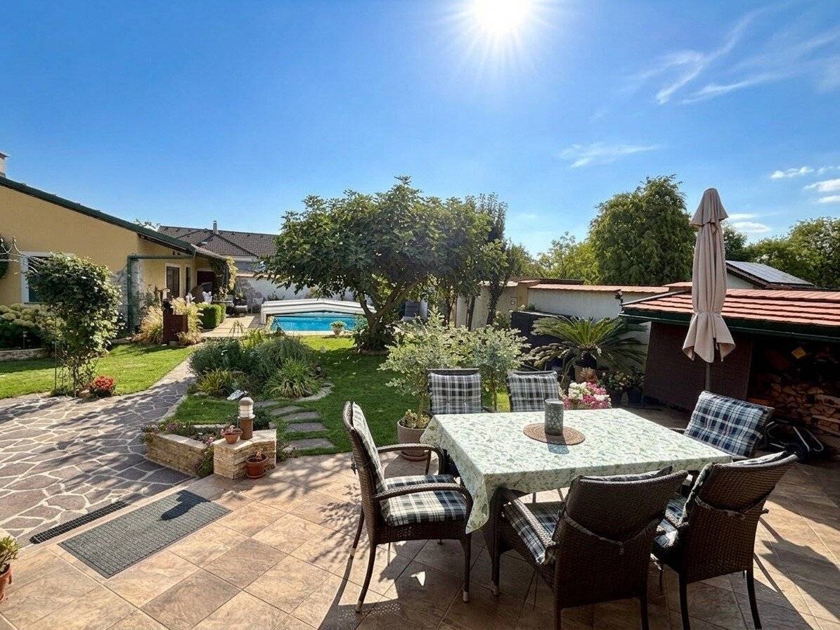 Wohnen in Seenähe – gepflegtes Einfamilienhaus mit Pool und Garten in Podersdorf