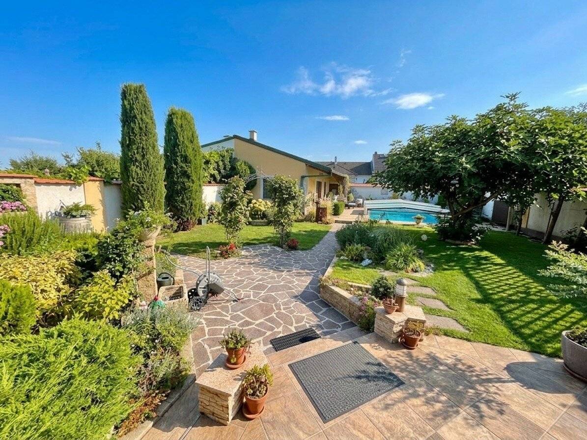 Wohnen in Seenähe – gepflegtes Einfamilienhaus mit Pool und Garten in Podersdorf
