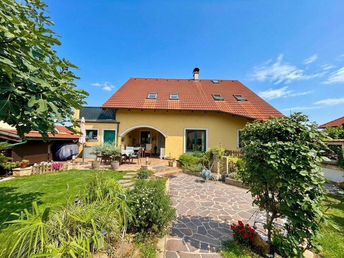 Wohnen in Seenähe – gepflegtes Einfamilienhaus mit Pool und Garten in Podersdorf
