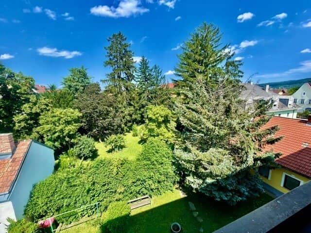 MIETWOHNUNG-Villa-Style - EXZELLENTE DACHAUSBAU-Familienwohnung OHNE DACHSCHRÄGEN mit 4-5-Zimmern mit SAUNA und herrlichem Garten in Grünruhelage- BESTLAGE - KORNEUBURG