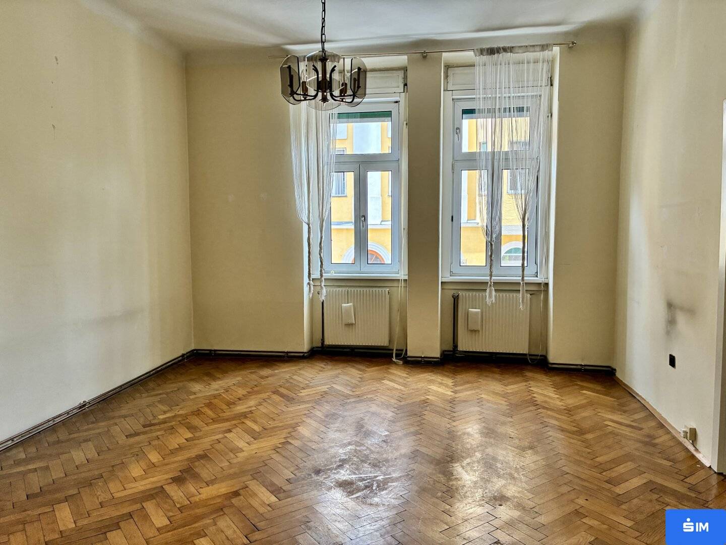 Provisionsfreie Altbauwohnung mit Sanierungspotenzial im Herz-Jesu-Viertel