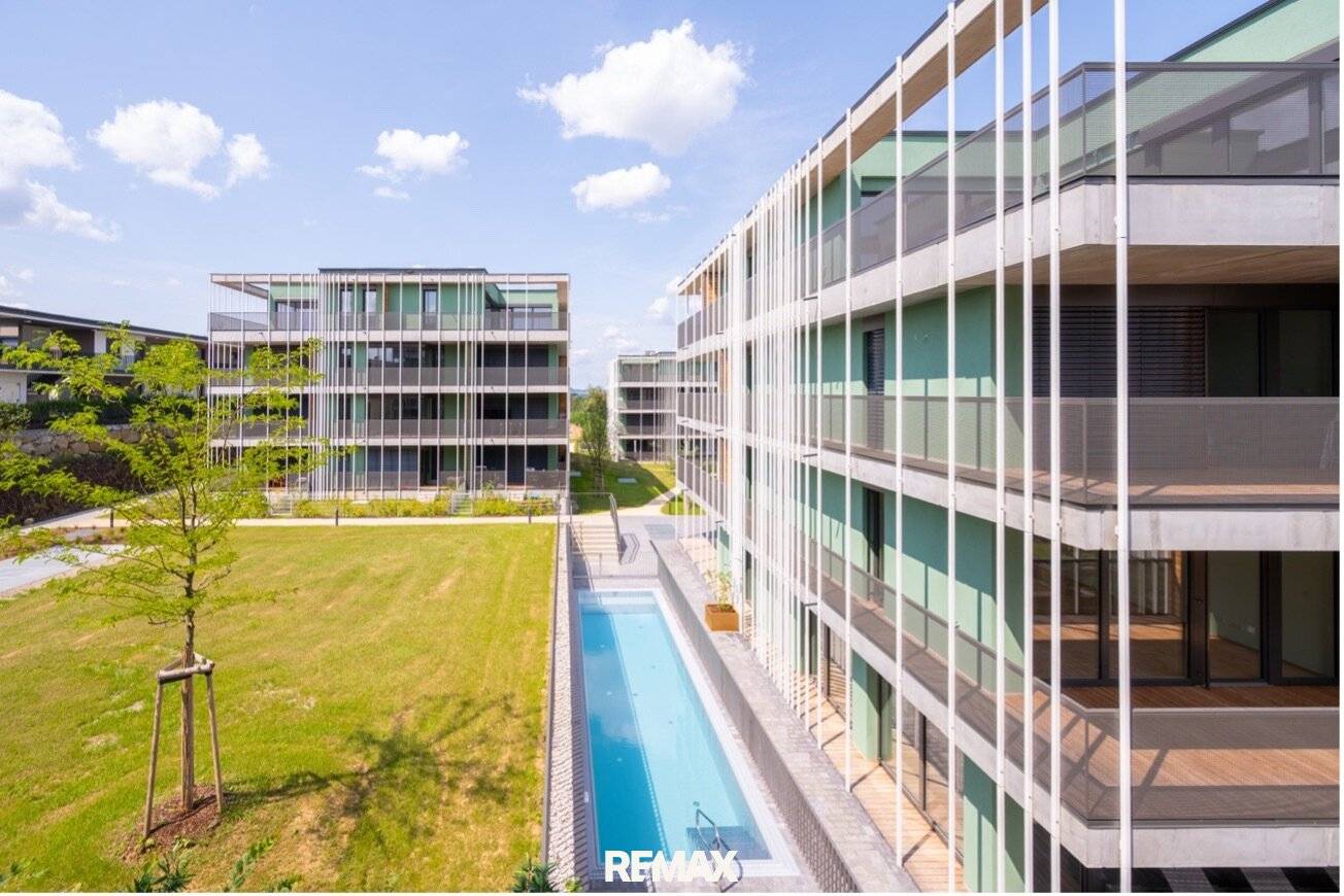 ERSTBEZUG – barrierefreie 3-Zimmer-Wohnung mit Einbauküche, Balkon und Tiefgaragenstellplatz in sonniger Lage!