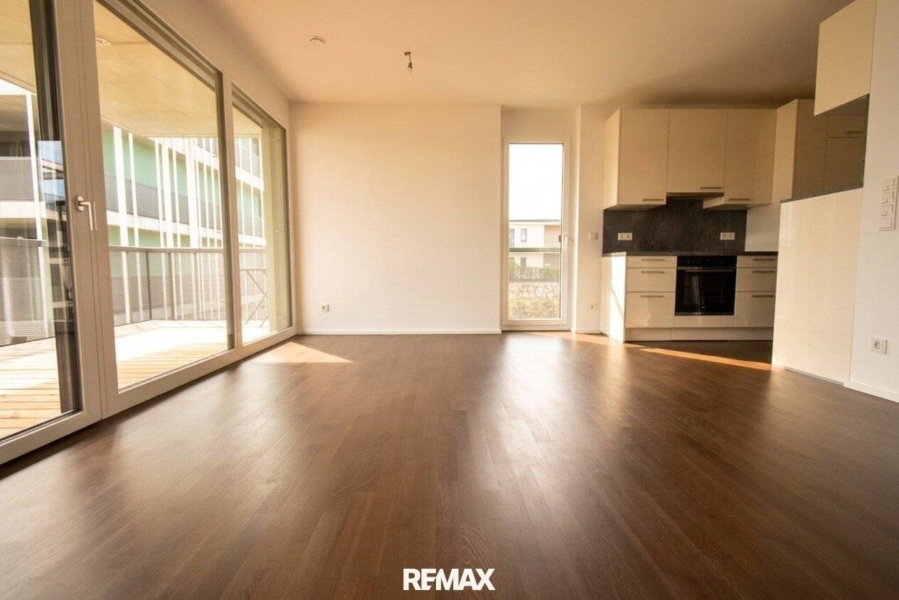 ERSTBEZUG – barrierefreie 3-Zimmer-Wohnung mit Einbauküche, Balkon und Tiefgaragenstellplatz in sonniger Lage!