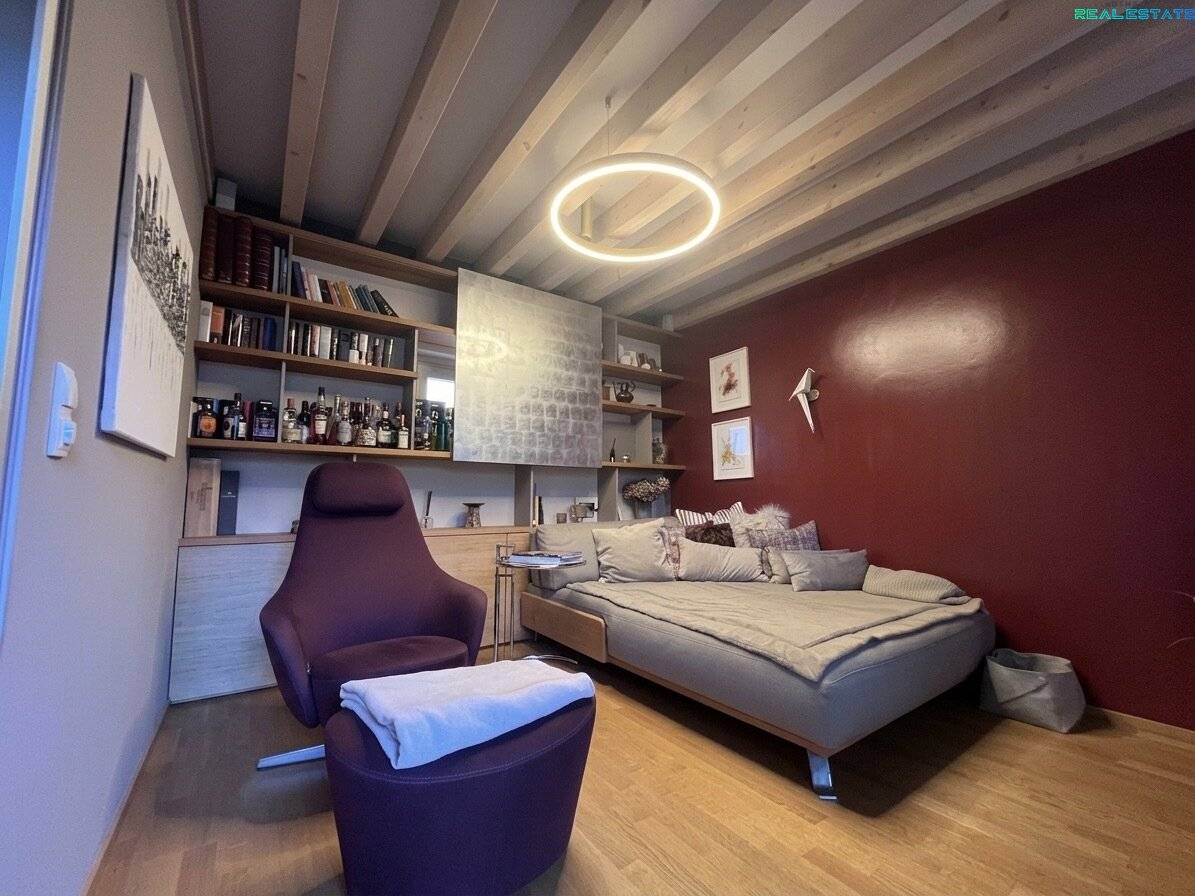 Neuwertige Maisonette mit Loggia & Einbauküche in 1220 Wien, 110m², Aufzug!