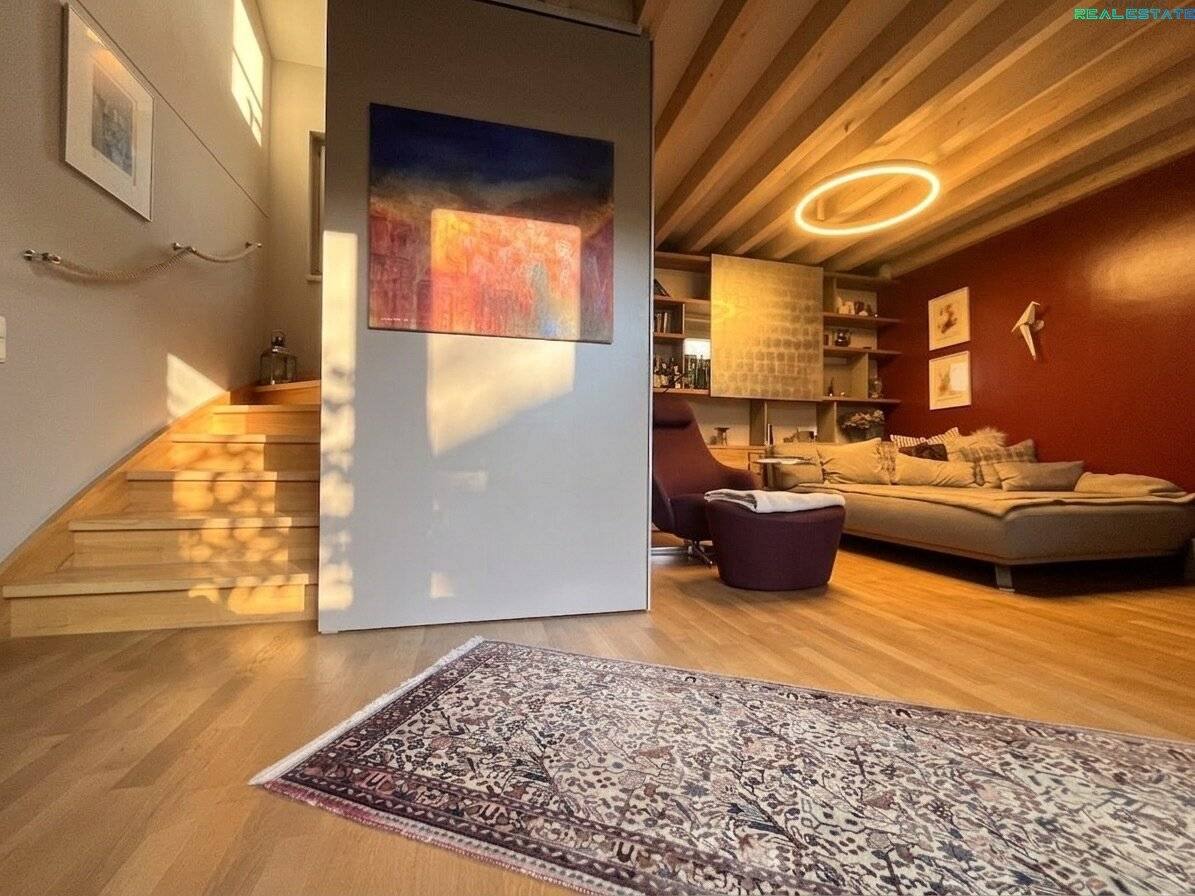 Neuwertige Maisonette mit Loggia & Einbauküche in 1220 Wien, 110m², Aufzug!