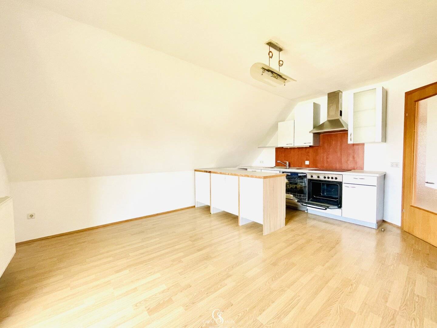 Viel Platz zum Wohlfühlen – 4-Zimmer-Wohnung mit Balkon & Parkplatz!