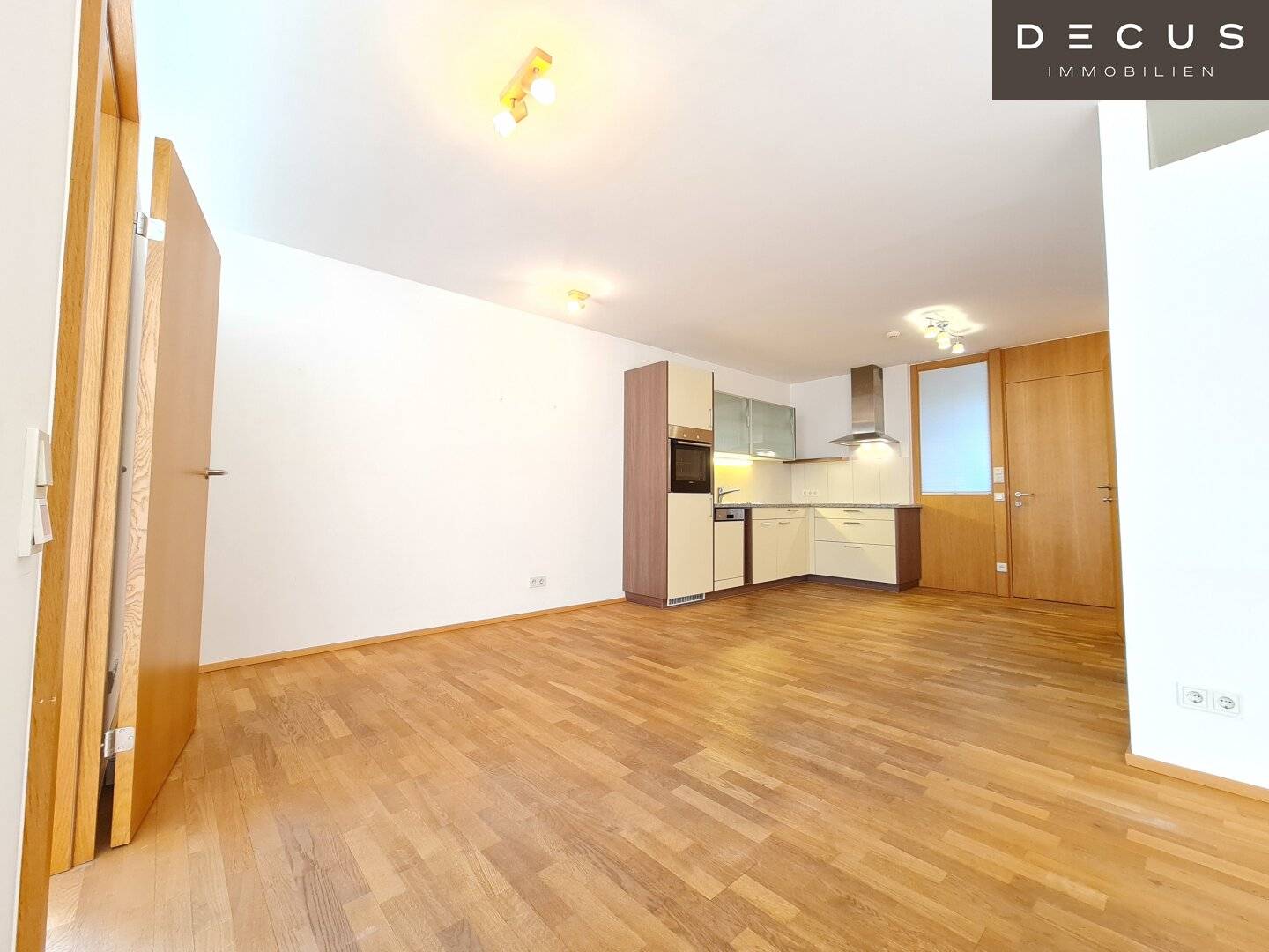 TOPLAGE* BARRIEREFREI * HOCHWERTIG * ZENTRUM * BALKON