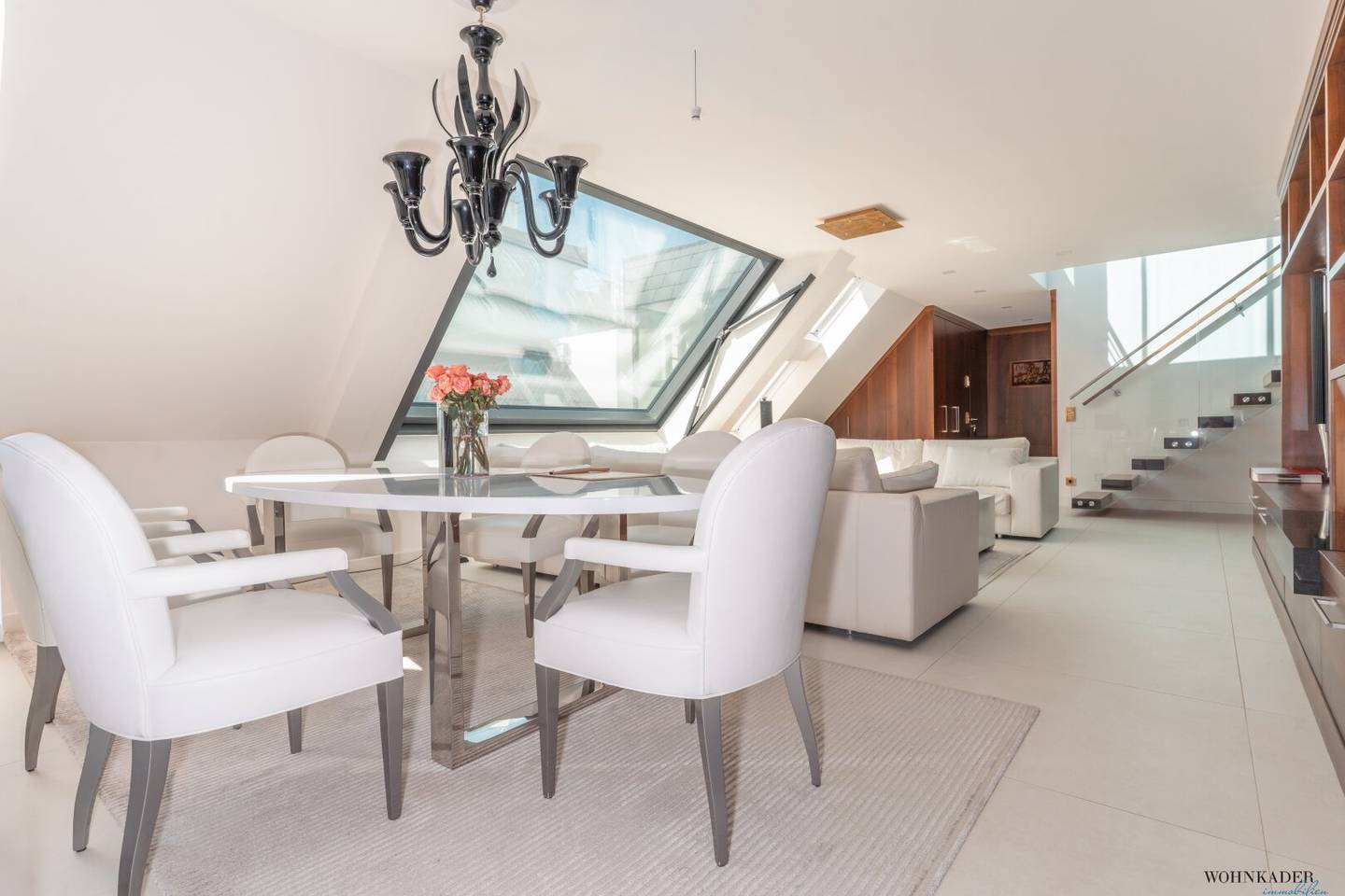 Exklusive Luxus-Dachgeschosswohnung mit ca. 60 m² Dachterrasse | voll möbliert | Smart Home | Garage | 1180 Wien
