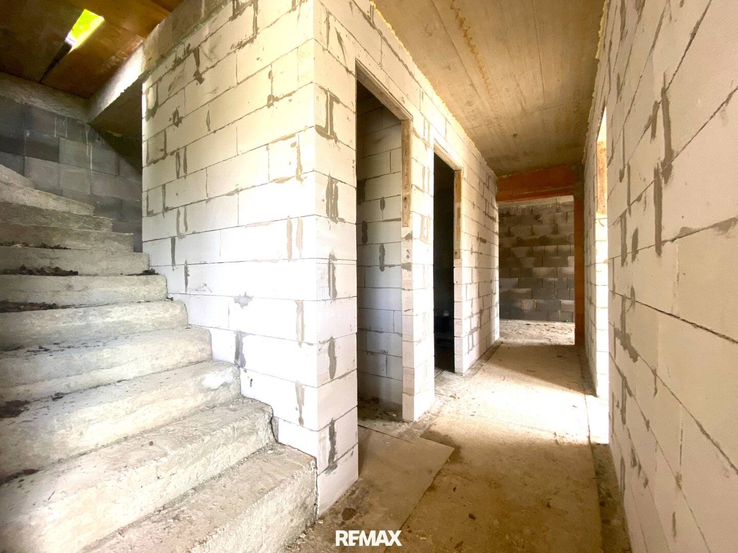 BIETERVERFAHREN: Schönes Einfamilienhaus mit Fernblick in Alland zum fertig bauen!