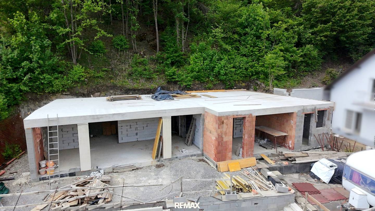 BIETERVERFAHREN: Schönes Einfamilienhaus mit Fernblick in Alland zum fertig bauen!