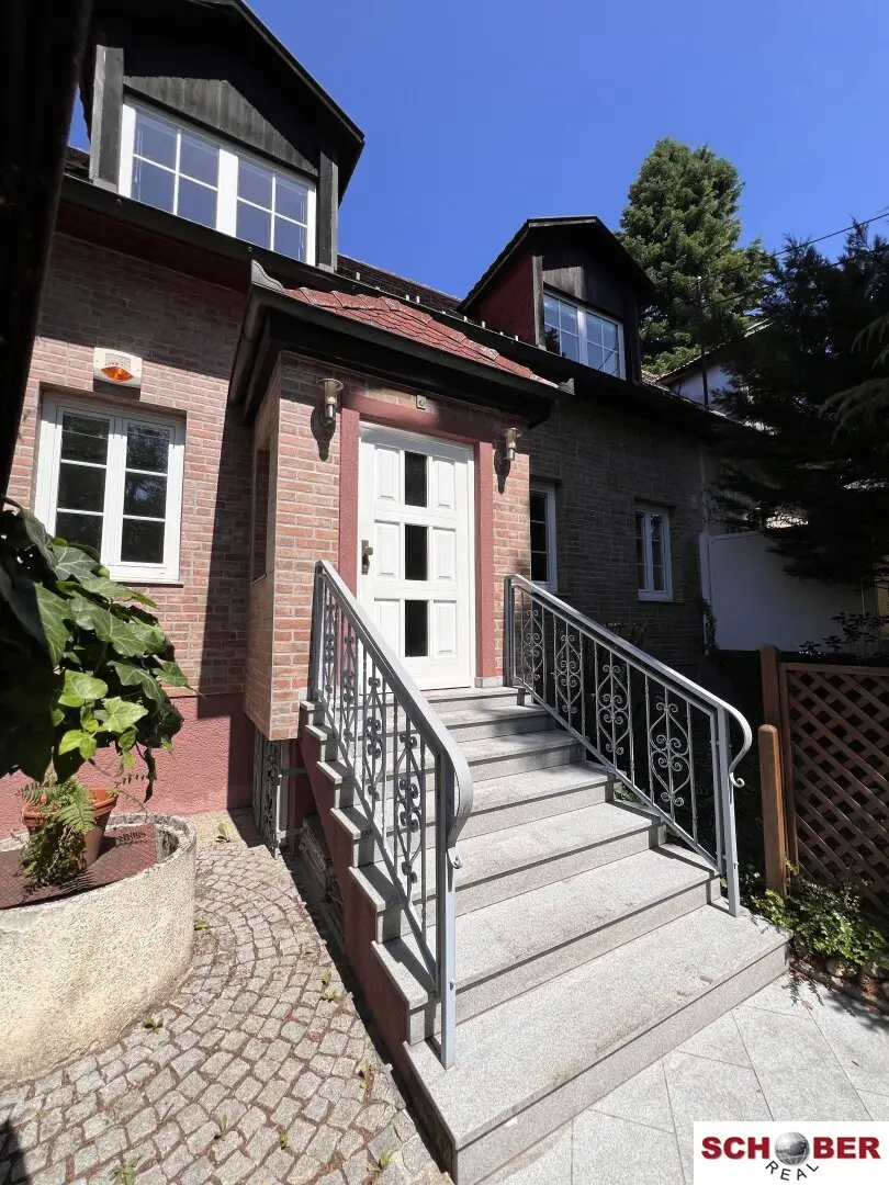 Sanierungsbedürftige Doppelhaushälfte