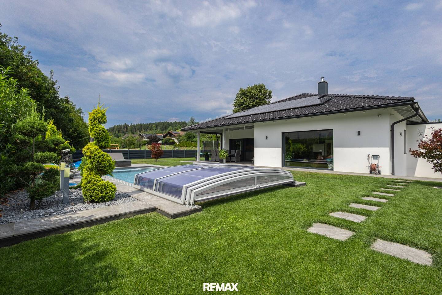 Exklusives Wohnen mit Pool, modernster Technik & außergewöhnlichem Ambiente