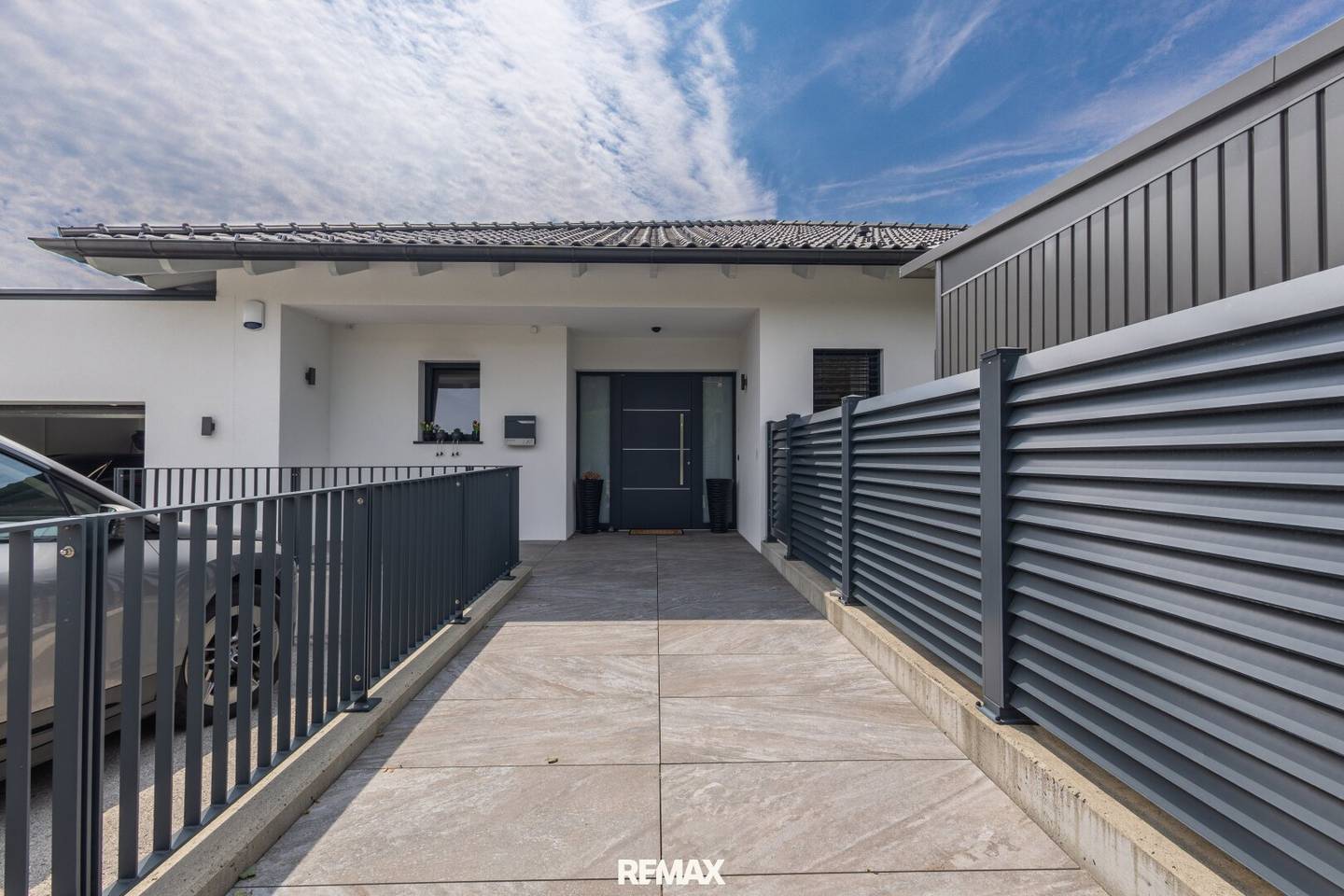 Exklusives Wohnen mit Pool, modernster Technik & außergewöhnlichem Ambiente