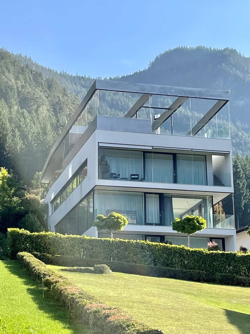 Achensee: Architektenvilla der Superlative – Top W3 mit ca. 67,19 m² Wohnfläche | ca. 152 m² Privatgarten | ca. 22,51 m² Terrasse | ca. 5,34 m² Balkon