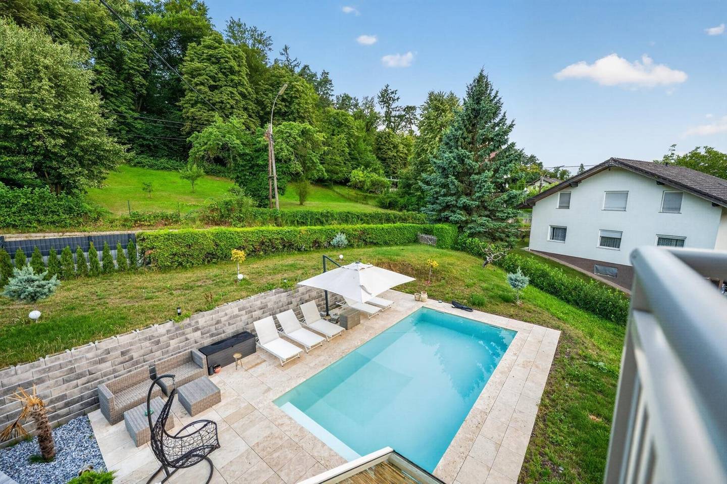 Exklusive Einfamilienvilla in Waltendorf – stilvoll saniert mit Pool, Panoramablick & großzügigem Grundstück