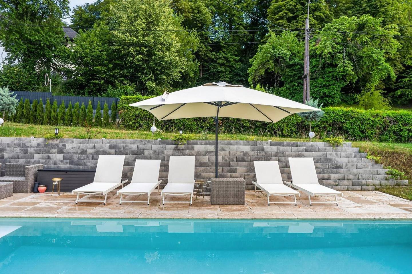 Exklusive Einfamilienvilla in Waltendorf – stilvoll saniert mit Pool, Panoramablick & großzügigem Grundstück