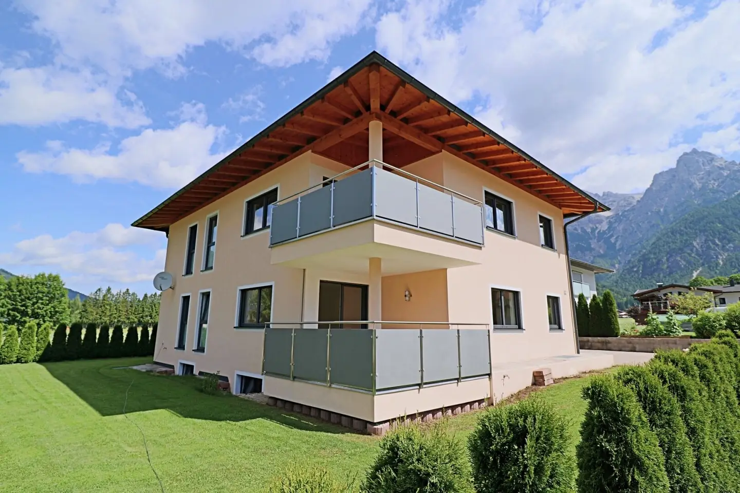 Like-new 3-room apartment in dream location at the foot of the Steinberge