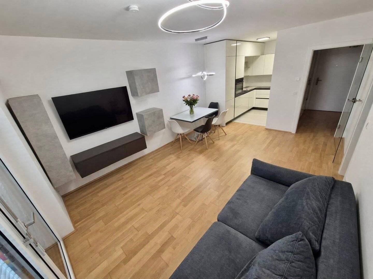 Traumhafe Gartenwohnung – moderner Wohnkomfort mit Eigengarten, Terrasse & Tiefgarage