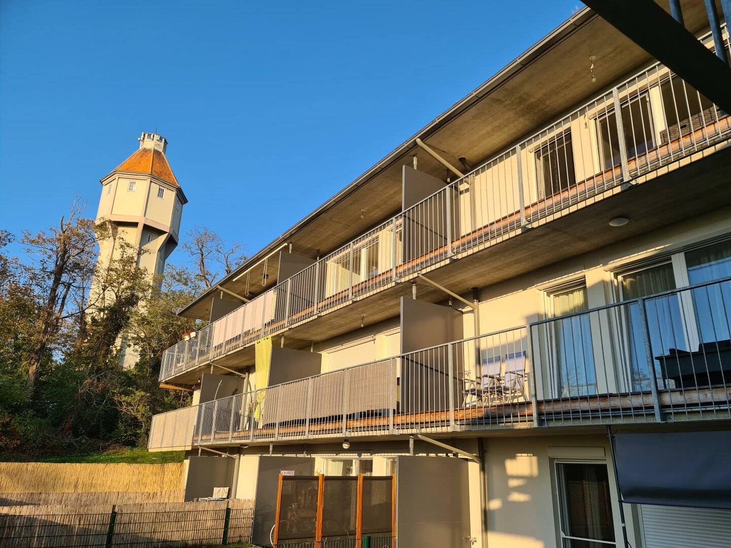Top-Neubauwohnung | Balkon mit Fernblick | Garage