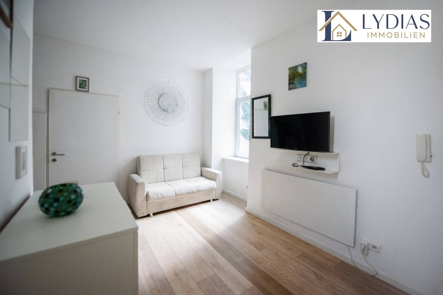 Gemütliche und ruhige 2-Zimmer Wohnung, beide Zimmer mit Blick zum begrünten Innenhof – Top Infrastruktur
