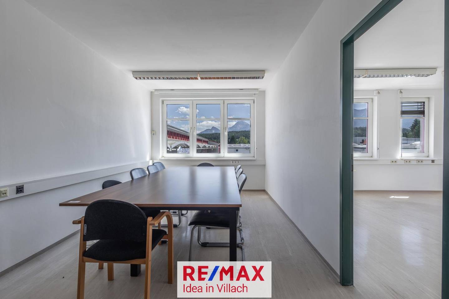Helle Wohnung in guter Lage mit Parkplatz und Bergblick