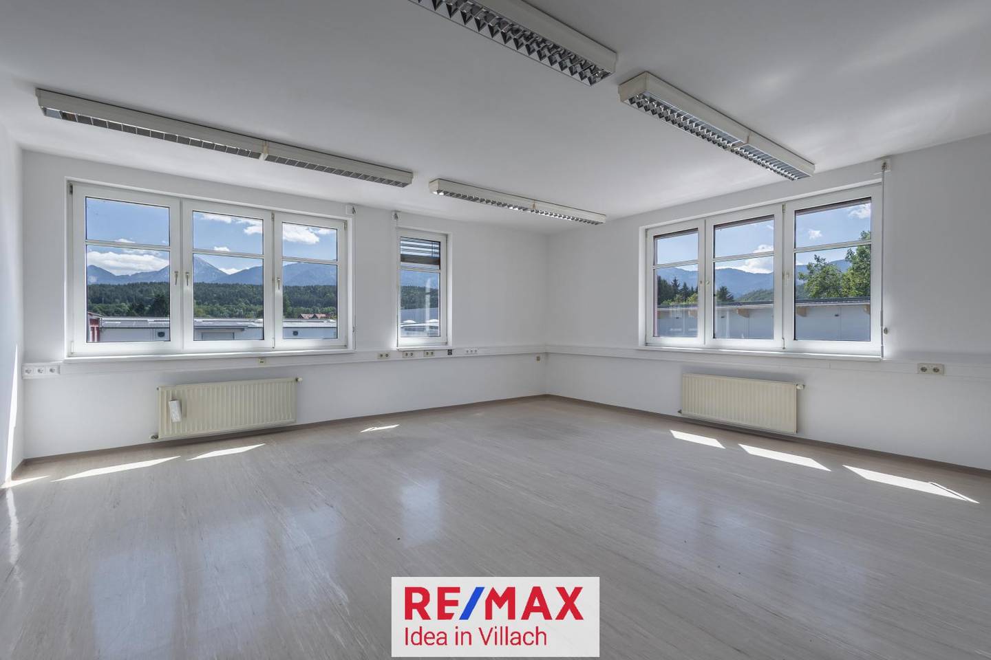 Helle Wohnung in guter Lage mit Parkplatz und Bergblick