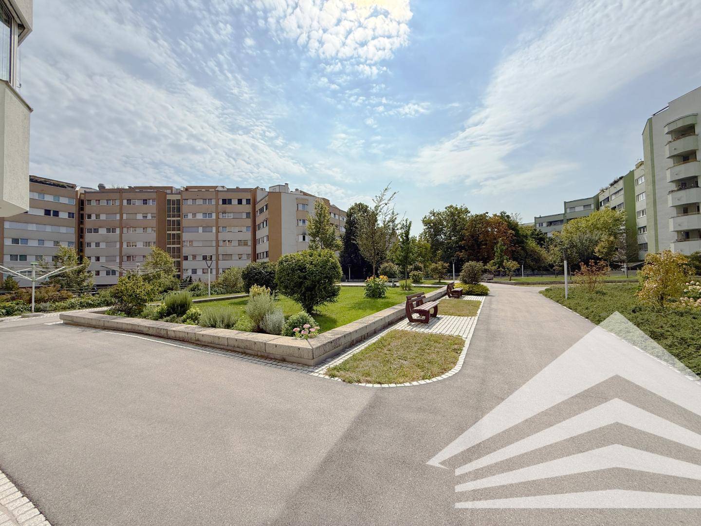 Dornach/Auhof: 3 Zimmer Maisonette mit XL-TG-Platz und Loggia im Biesenfeld