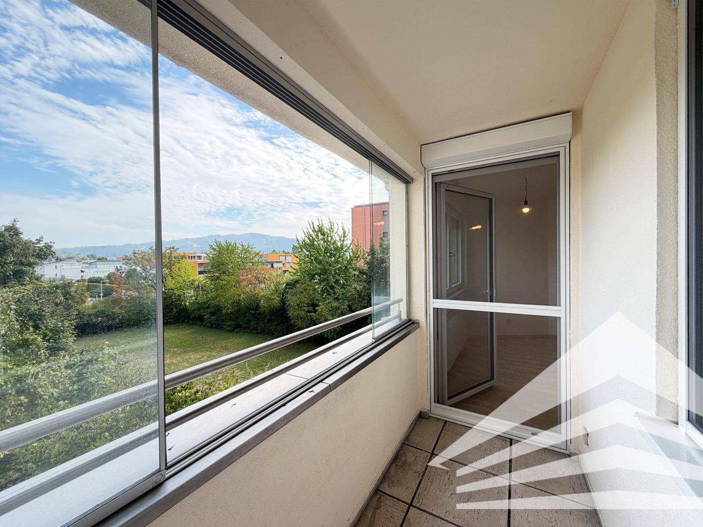 Dornach/Auhof: 3 Zimmer Maisonette mit XL-TG-Platz und Loggia im Biesenfeld