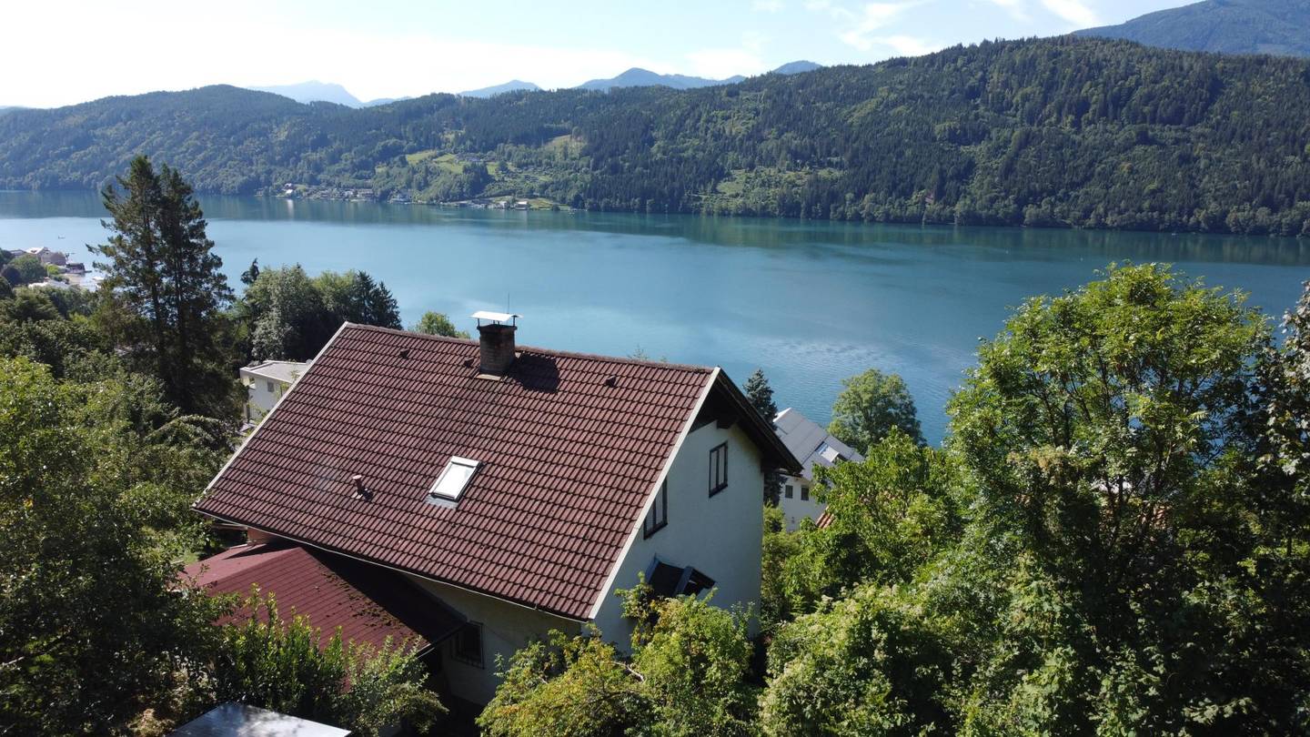 Über den Dächern von Millstatt. Seeblick. Sonnige Hanglage. Ein Haus mit Potenzial.