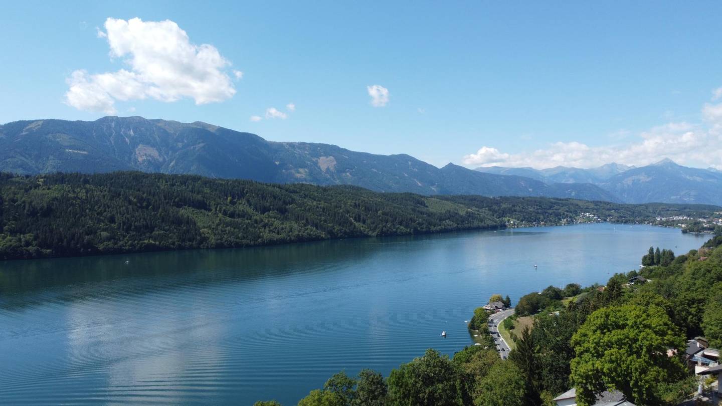 Über den Dächern von Millstatt. Seeblick. Sonnige Hanglage. Ein Haus mit Potenzial.