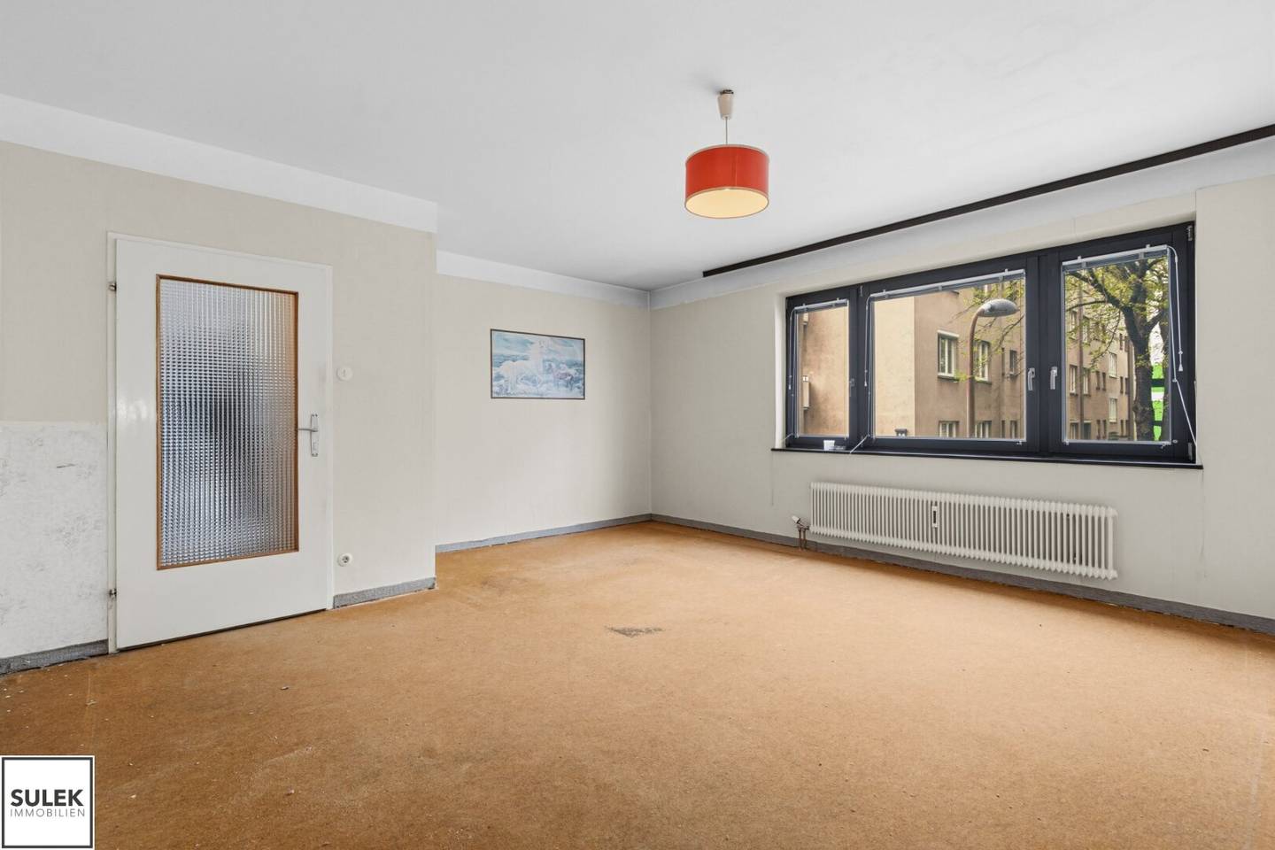 Gut geschnittene 2-Zimmer-Wohnung mit separater Küche nahe Bahnhof Liesing – sanierungsbedürftig