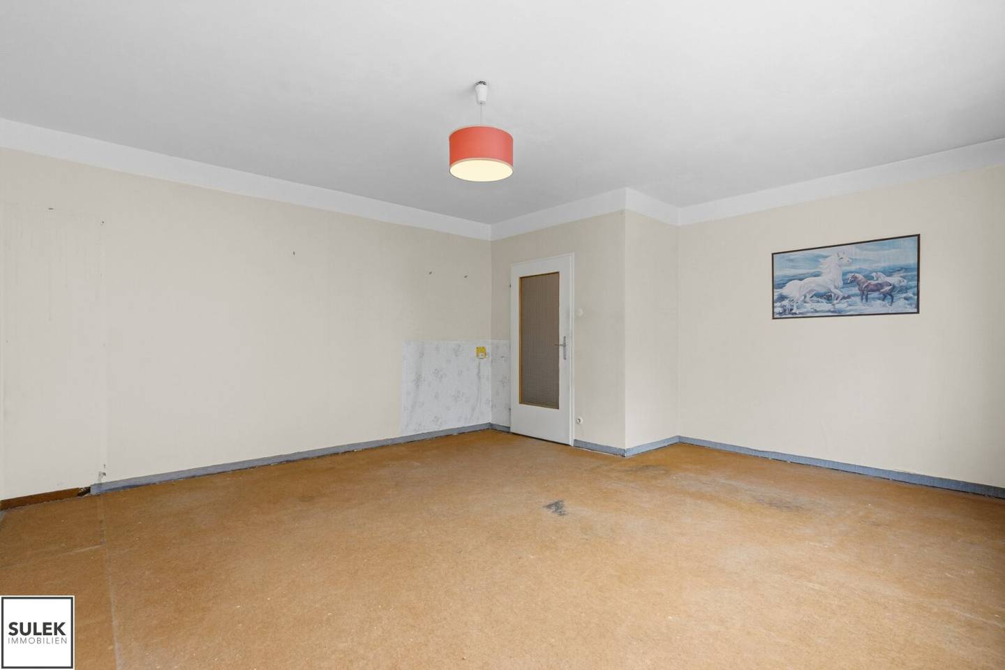 Gut geschnittene 2-Zimmer-Wohnung mit separater Küche nahe Bahnhof Liesing – sanierungsbedürftig