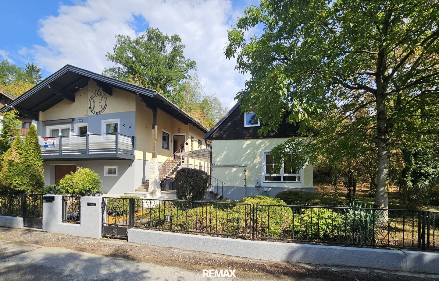 Mehr als ein Zuhause – Wohnhaus mit kleinem Gästehaus und großem Garten
