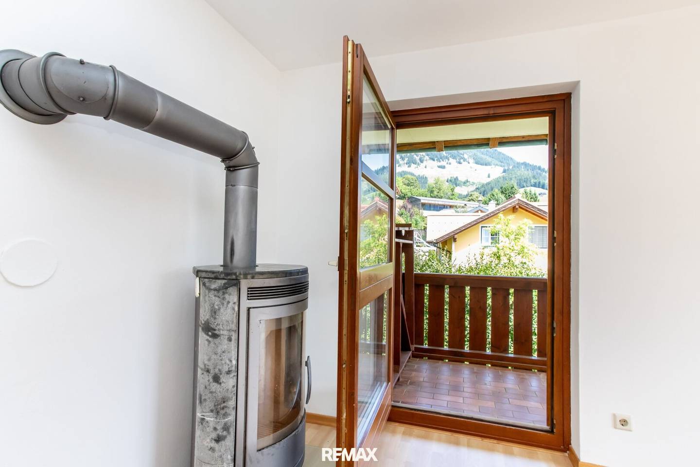 Gut Leben – großzügige 4-Zimmer-Wohnung mit Bergblick, zwei Balkonen und Garage