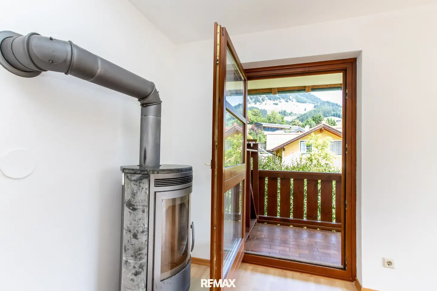 Gut Leben – großzügige 4-Zimmer-Wohnung mit Bergblick, zwei Balkonen und Garage