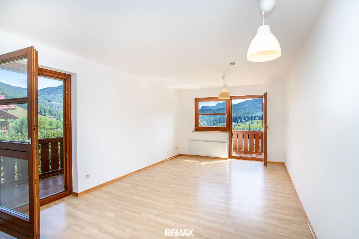 Gut Leben – großzügige 4-Zimmer-Wohnung mit Bergblick, zwei Balkonen und Garage