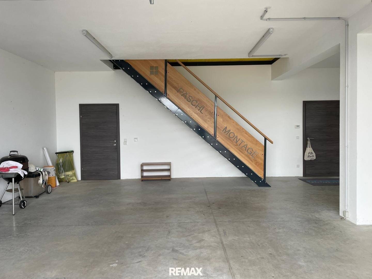Garage/Office/Warehouse